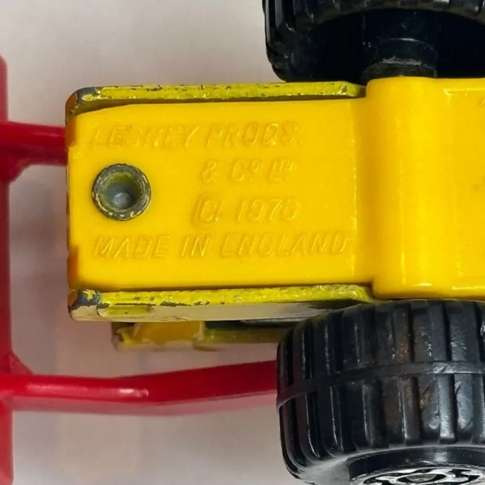 Vintage 1976 Matchbox Lesney England Superfast No 29 Tractor Shovel Yellow Red